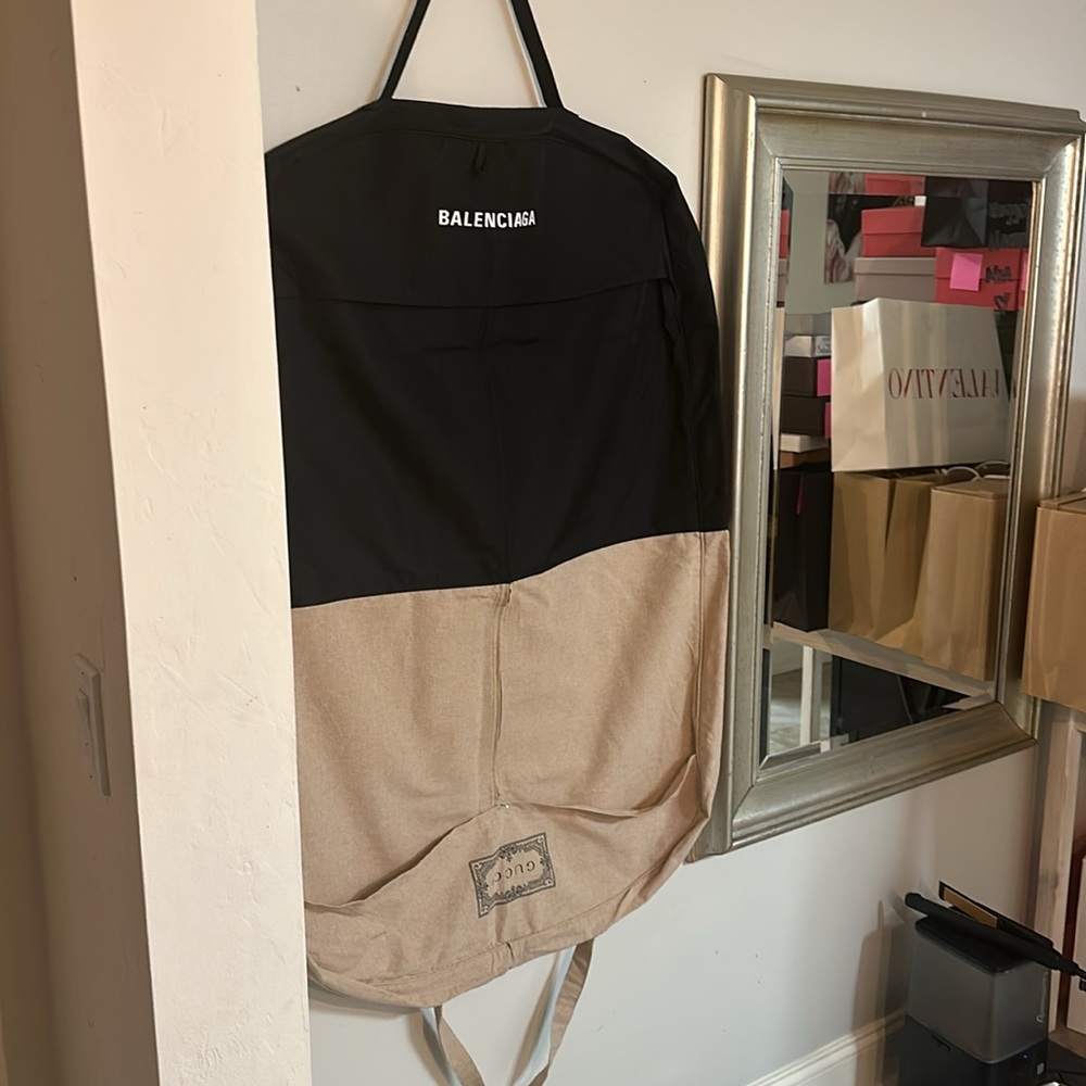 GARMENT BAG ALERT 🚨🚨🚨🚨BALENCIAGA + GUCCI OMG !!!!!!! - Picture 13 of 14